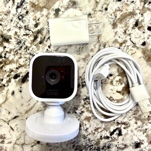 BLINK Mini Indoor Smart Security Camera 1080p HD/Night Vision/Motion - Like New